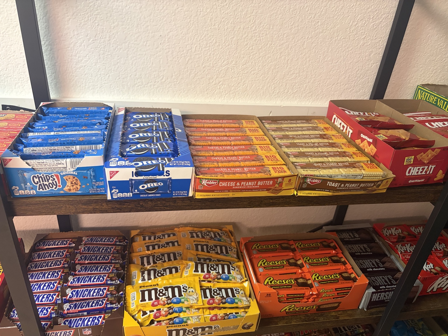 Chips Ahoy, Oreo, Keebler sandwich crackers, and Cheez-It snack packs stocked at Sunny Side Market